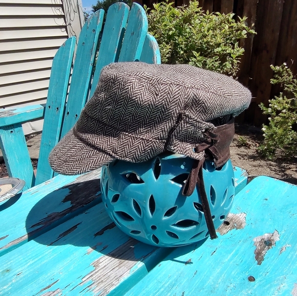 Gorgeous Brown Box Hat Perfect for Fall! - Picture 5 of 12
